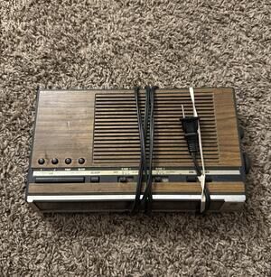 Vintage Woodgrain Dual Alarm Clock Radio AM/FM Retro Style Analog Display WORKS!